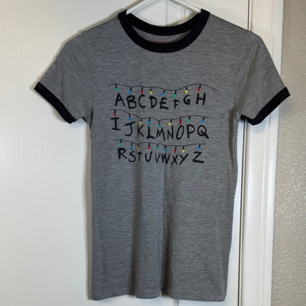 Stranger Things  Christmas Lights Gray Ringer Tee Short Sleeve Shirt Size Small